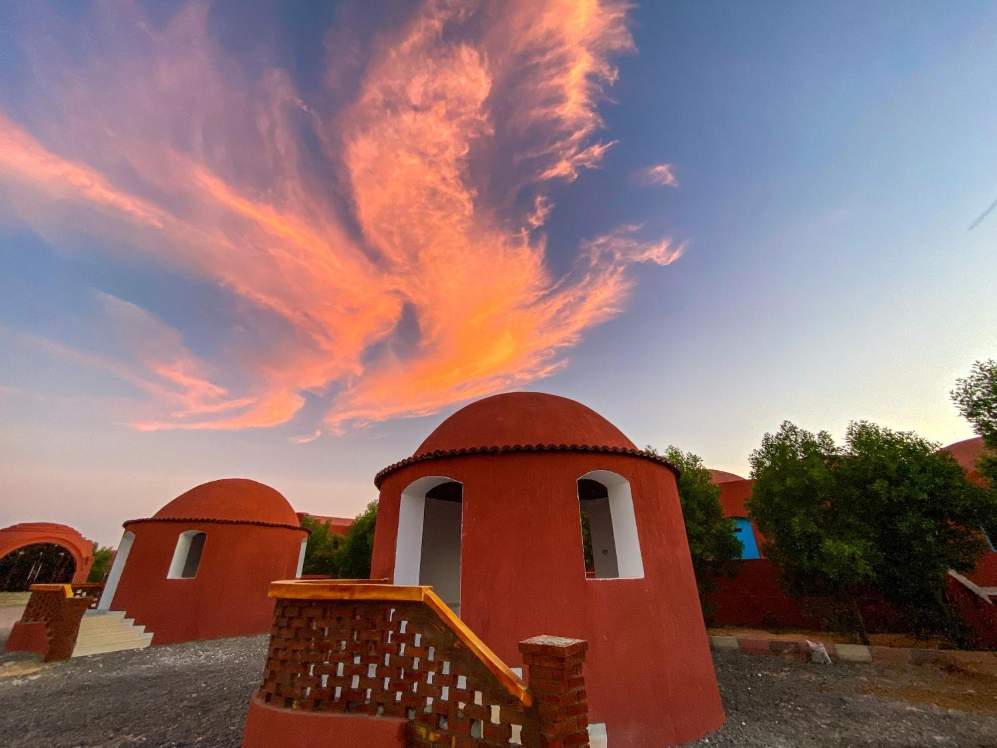 B&W Sahara Sky Camp Hotel Farafra Exterior photo